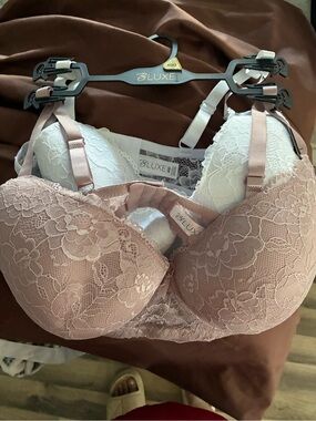 2pk of lace bras 40D NWT